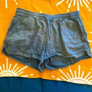 Dark blue dakine beachy shorts